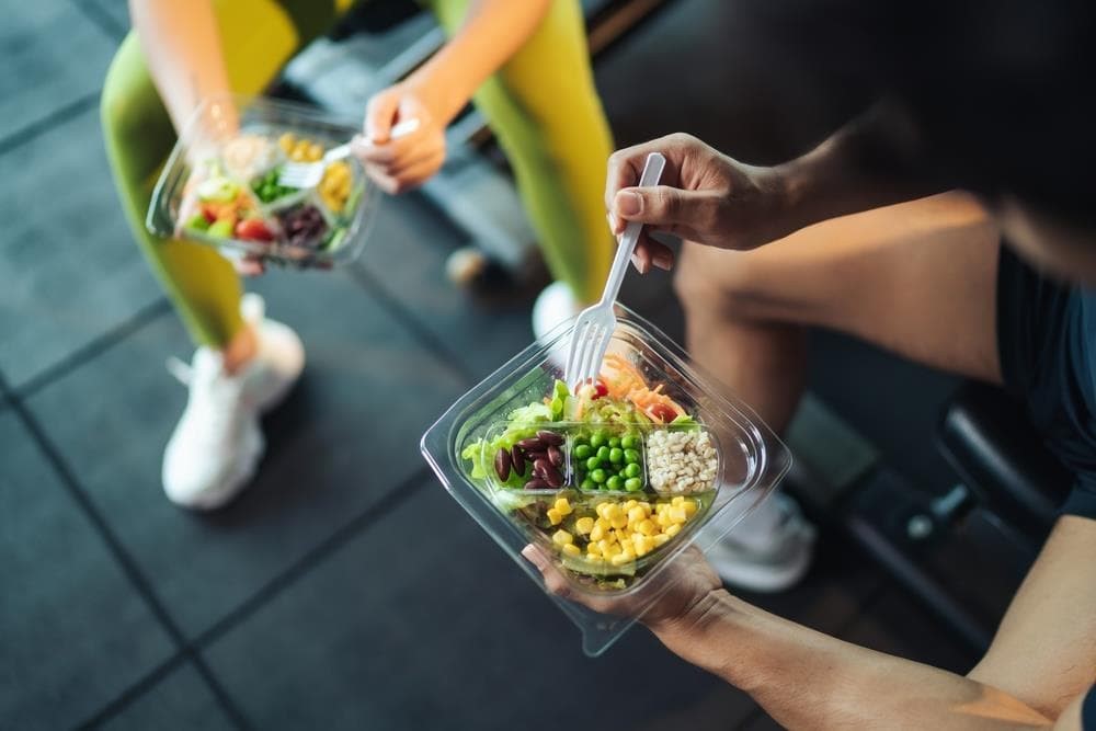 ¿En qué consiste la nutrición macrobiótica y cómo puede mejorar el rendimiento y la salud de los deportistas?